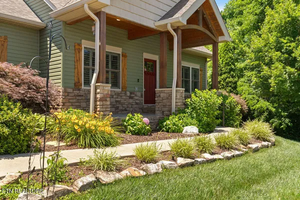 Property Slideshow image 3 of 35 | 418 cheeyo pl, Loudon, TN, 37774