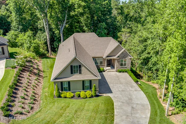 Property Slideshow image 2 of 61 | 312 elokwa ln, Loudon, TN, 37774