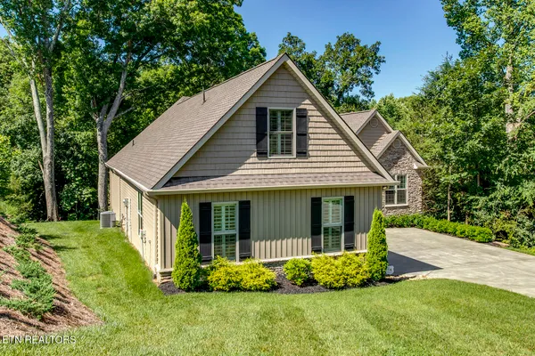 Property Slideshow image 3 of 61 | 312 elokwa ln, Loudon, TN, 37774