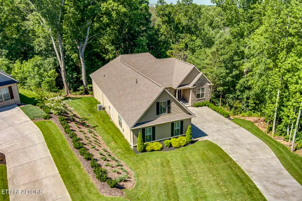 Property Slideshow image 3 of 61 | 312 elokwa ln, Loudon, TN, 37774