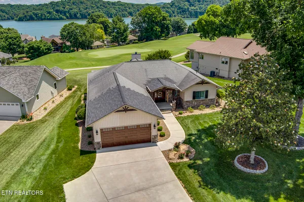 Property Slideshow image 2 of 61 | 217 tooweka ln, Loudon, TN, 37774
