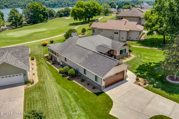 Property Slideshow image 3 of 61 | 217 tooweka ln, Loudon, TN, 37774