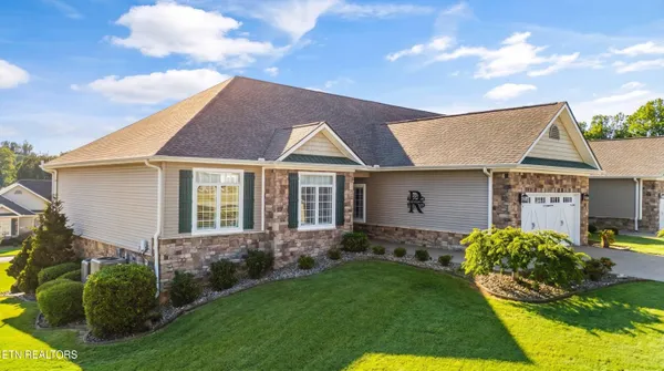 Property Slideshow image 2 of 63 | 302 chota landing trce, Loudon, TN, 37774