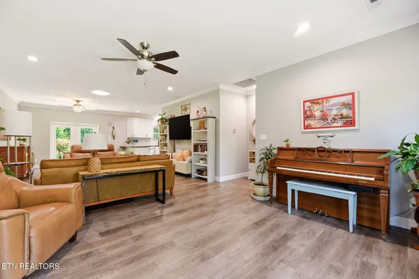 Property Slideshow image 3 of 53 | 106 chatuga dr, Loudon, TN, 37774
