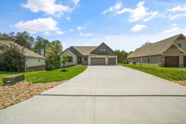 Property Slideshow image 2 of 32 | 109 chahyga way, Loudon, TN, 37774