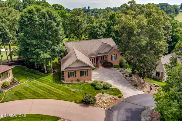 Property Slideshow image 2 of 62 | 118 daleyuhski trce, Loudon, TN, 37774