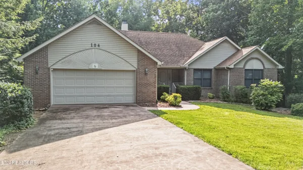 Property Slideshow image 2 of 61 | 104 flossmoor cir, Crossville, TN, 38558