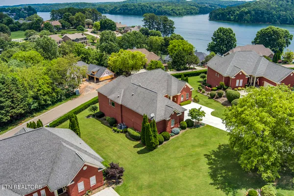 Property Slideshow image 3 of 62 | 203 todaly cir, Loudon, TN, 37774