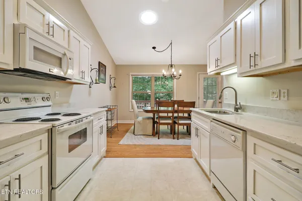 Property Slideshow image 3 of 34 | 182 berkshire loop, Fairfield Glade, TN, 38558