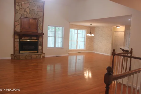 Property Slideshow image 3 of 49 | 172 depew dr, Loudon, TN, 37774