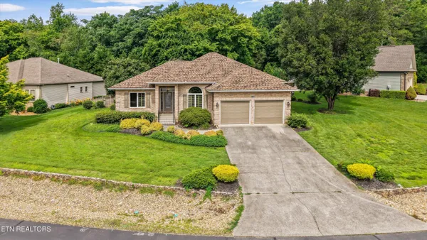 Property Slideshow image 2 of 44 | 105 saligugi way, Loudon, TN, 37774
