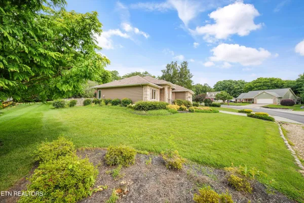 Property Slideshow image 3 of 44 | 105 saligugi way, Loudon, TN, 37774