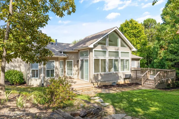 Property Slideshow image 3 of 28 | 304 uhdali pl, Loudon, TN, 37774