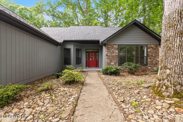 Property Slideshow image 2 of 60 | 121 inata cir, Loudon, TN, 37774
