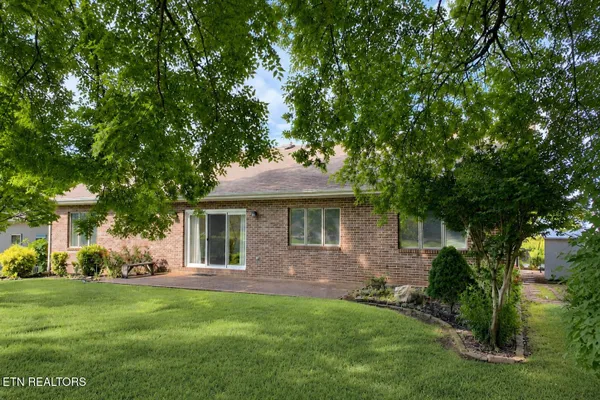 Property Slideshow image 3 of 53 | 212 tooweka ln, Loudon, TN, 37774
