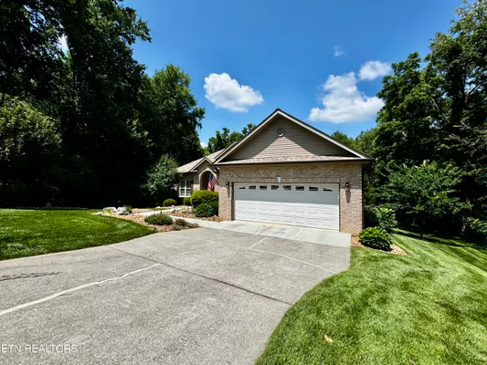 Property Slideshow image 3 of 55 | 232 mialaquo cir, Loudon, TN, 37774