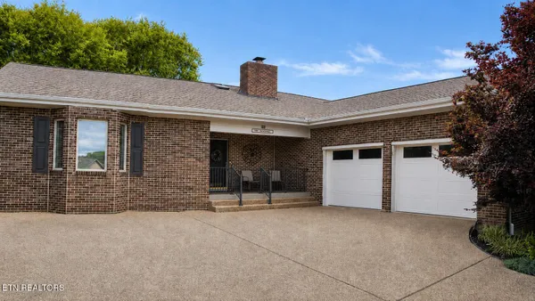 Property Slideshow image 2 of 53 | 212 tooweka ln, Loudon, TN, 37774