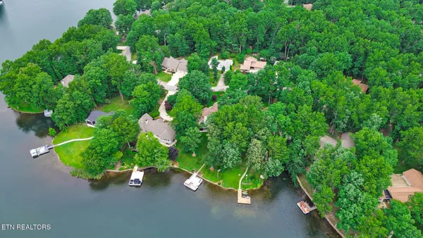 Property Slideshow image 3 of 45 | 238 lakewood dr, Crossville, TN, 38558