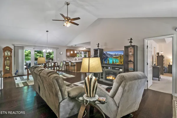 Property Slideshow image 2 of 42 | 151 northridge dr, Crossville, TN, 38558