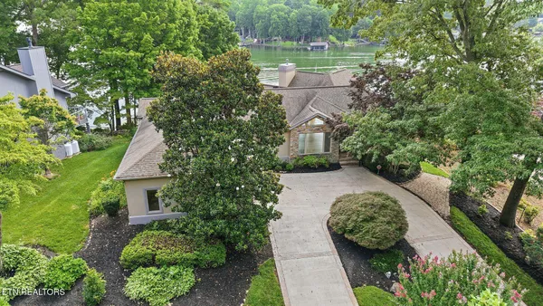 Property Slideshow image 2 of 60 | 212 kiyuga ln, Loudon, TN, 37774