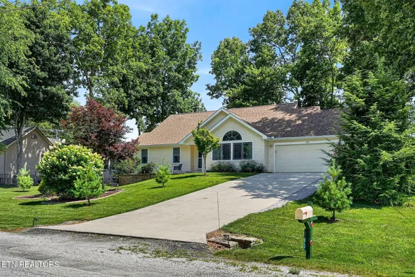 Property Slideshow image 2 of 56 | 103 brighton ln, Crossville, TN, 38558