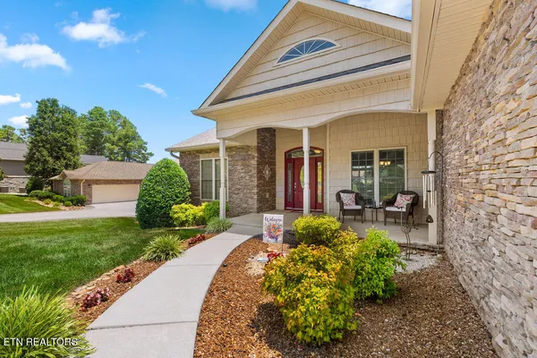 Property Slideshow image 2 of 56 | 422 wewoka cir, Loudon, TN, 37774