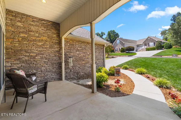 Property Slideshow image 3 of 56 | 422 wewoka cir, Loudon, TN, 37774