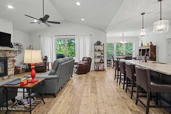 Property Slideshow image 3 of 35 | 216 mialaquo rd, Loudon, TN, 37774