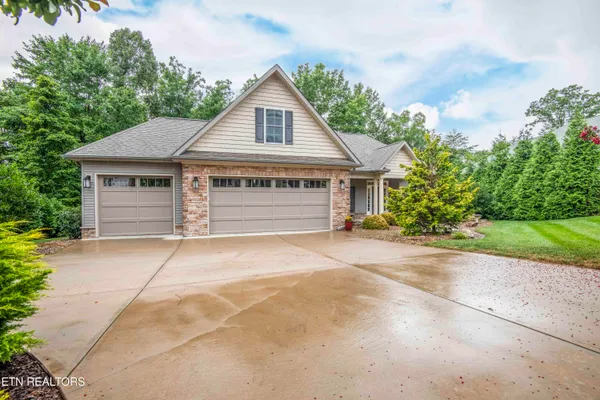 Property Slideshow image 2 of 34 | 213 osage dr, Loudon, TN, 37774