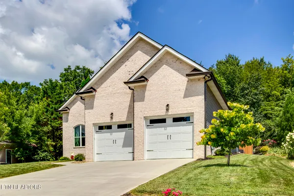 Property Slideshow image 2 of 56 | 218 chatuga way, Loudon, TN, 37774