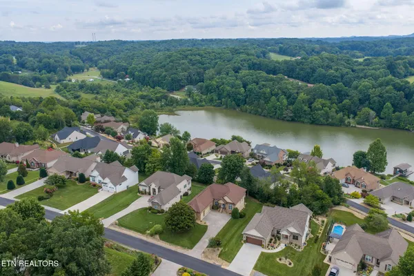 Property Slideshow image 2 of 40 | 205 oonoga way, Loudon, TN, 37774