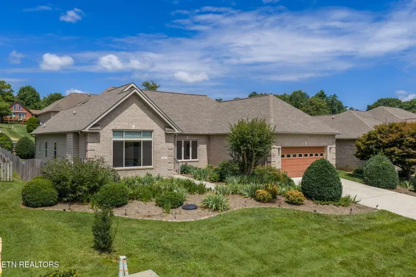 Property Slideshow image 2 of 60 | 144 cheeskogili way, Loudon, TN, 37774