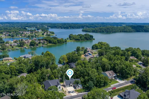 Property Slideshow image 2 of 54 | 428 igoti ln, Loudon, TN, 37774