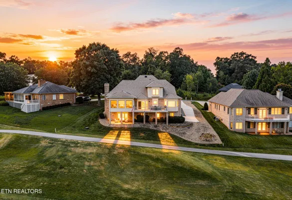 Property Slideshow image 3 of 56 | 103 tuhdegwa way, Loudon, TN, 37774