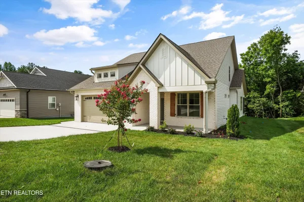 Property Slideshow image 2 of 48 | 132 utsesti way, Loudon, TN, 37774