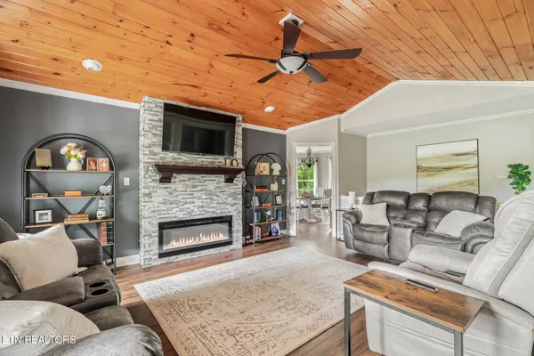 Property Slideshow image 2 of 41 | 218 seminole cir, Loudon, TN, 37774