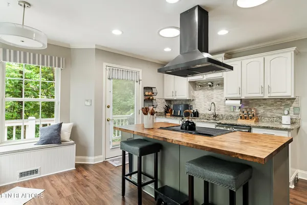 Property Slideshow image 3 of 41 | 218 seminole cir, Loudon, TN, 37774