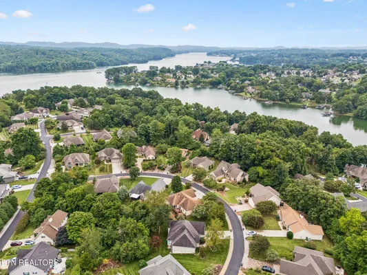 Property Slideshow image 3 of 48 | 513 tanasi cir, Loudon, TN, 37774