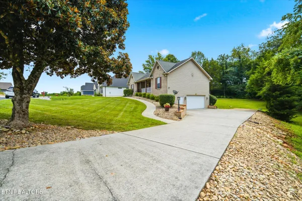 Property Slideshow image 2 of 36 | 117 saloli way, Loudon, TN, 37774