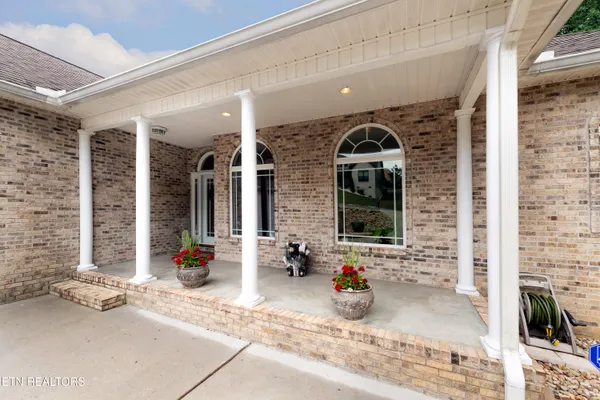 Property Slideshow image 3 of 47 | 122 tuhdegwa way, Loudon, TN, 37774