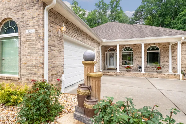 Property Slideshow image 2 of 47 | 122 tuhdegwa way, Loudon, TN, 37774