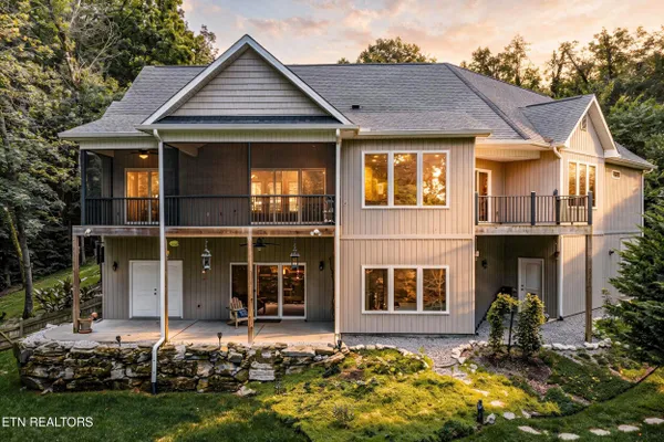 Property Slideshow image 2 of 55 | 330 dudala pt, Loudon, TN, 37774