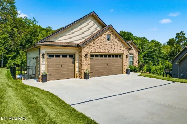 Property Slideshow image 2 of 60 | 304 cheeyo ln, Loudon, TN, 37774