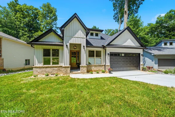 Property Slideshow image 2 of 49 | 153 inata cir, Loudon, TN, 37774