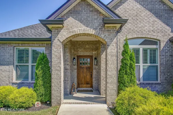 Property Slideshow image 2 of 47 | 212 oologila pl, Loudon, TN, 37774