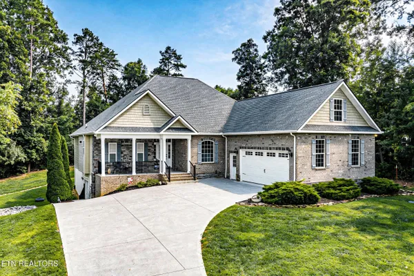 Property Slideshow image 2 of 52 | 102 okema pl, Loudon, TN, 37774
