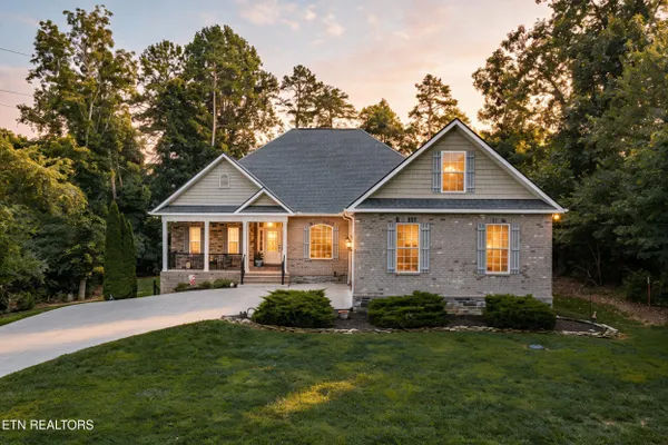 Property Slideshow image 3 of 52 | 102 okema pl, Loudon, TN, 37774