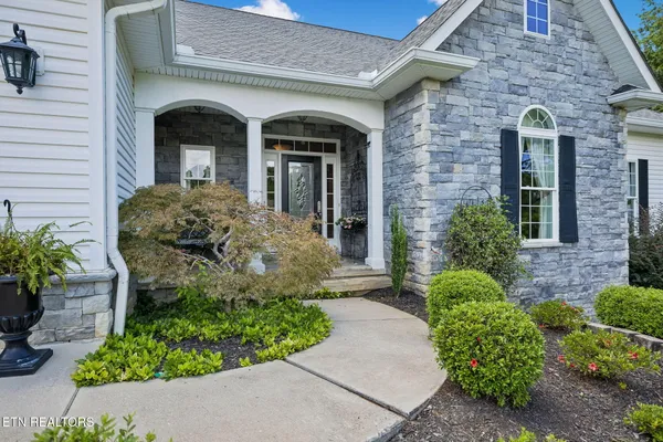 Property Slideshow image 3 of 42 | 102 tahlequah ln, Loudon, TN, 37774