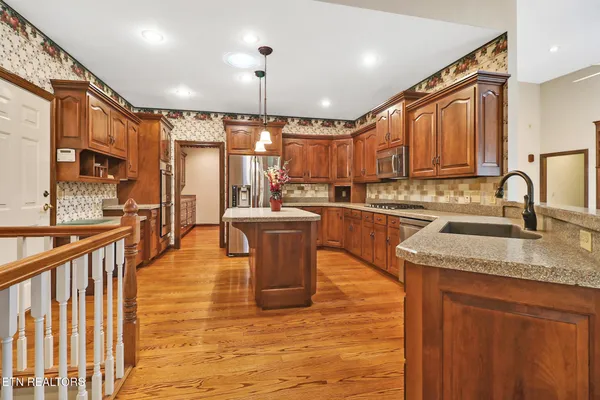 Property Slideshow image 2 of 60 | 24 rolling green ct, Fairfield Glade, TN, 38558