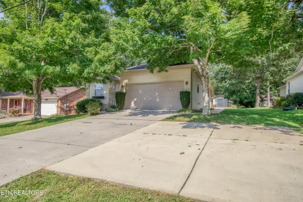 Property Slideshow image 3 of 36 | 178 snead dr, Crossville, TN, 38558